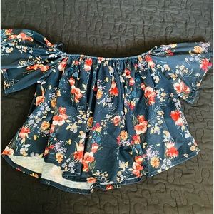 Bershka floral top extra small size